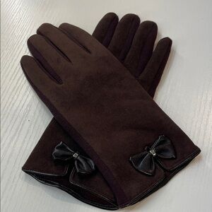 Elegant Brown Suede Gloves with Bow Detail